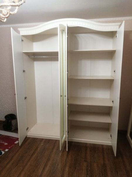 Комплект спальни Венера беж (кровать 1,8, тумба прикроватная 2 шт., комод с зеркалом, шкаф 4-х дверный) в Москве купить в интернет магазине - 5 Китов