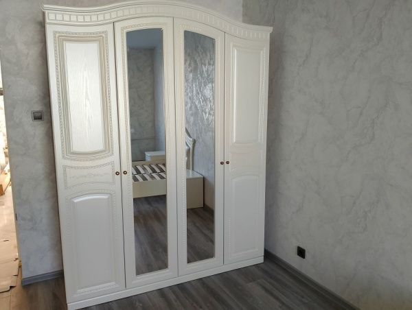 Комплект спальни Венера беж (кровать 1,8, тумба прикроватная 2 шт., комод с зеркалом, шкаф 4-х дверный) в Москве купить в интернет магазине - 5 Китов