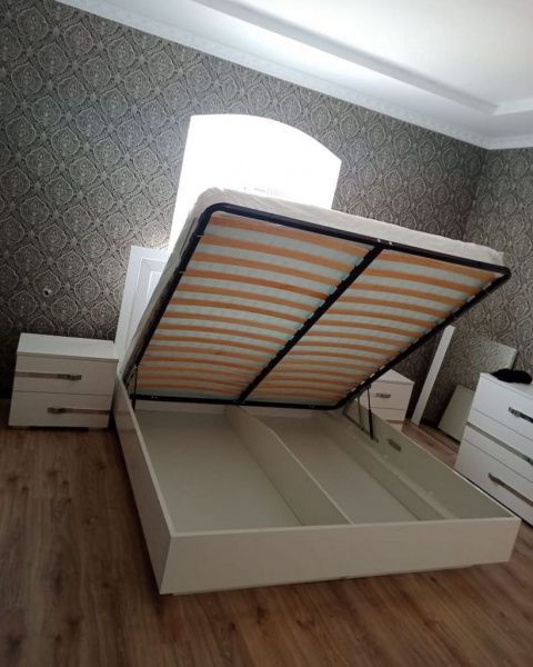 Кровать с подъёмным механизмом 180*200 Венеция белая глянцевая в Москве купить в интернет магазине - 5 Китов