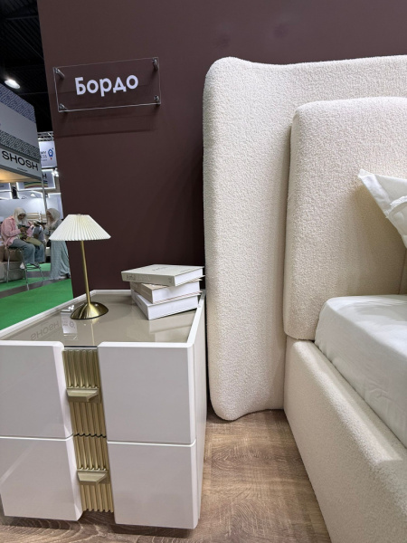 Спальный гарнитур Бордо ваниль (кровать 1.8 (без ПМ), тумба прикроватная 2шт., туалетный стол с зеркалом, пуф, шкаф 4-х дверный) в Москве купить в интернет магазине - 5 Китов