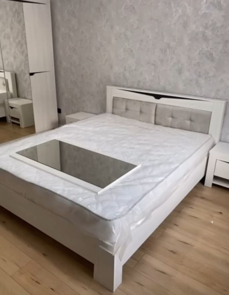 Комплект спальни Гарда белая (Кровать 1,6, тумба прикроватная 2шт., комод с зеркалом, шкаф 4-х дверный) в Москве купить в интернет магазине - 5 Китов