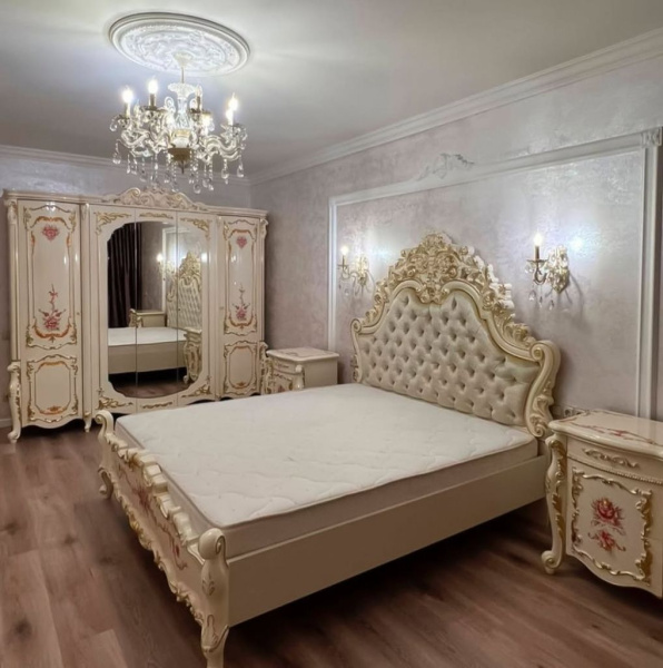 Комплект спальни Афина крем (кровать 1,8, тумба прикроватная 2шт., туалетный стол с навесным зеркалом, пуф, шкаф 5-и дверный) в Москве купить в интернет магазине - 5 Китов