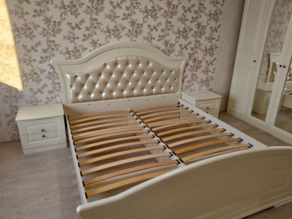 Кровать с мягким изголовьем 180*200 Венера, беж в Москве купить в интернет магазине - 5 Китов