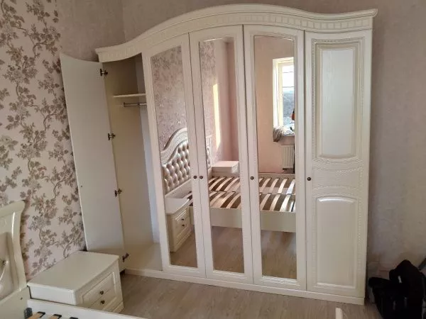 Комплект спальни Венера (кровать 1,8м, тумба прикроватная - 2 шт., комод с зеркалом, шкаф 5-и дверный), беж в Москве купить в интернет магазине - 5 Китов