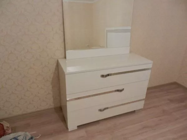Комод без зеркала Венеция белый глянцевый в Москве купить в интернет магазине - 5 Китов