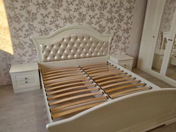 Кровать с мягким изголовьем 180*200 Венера, беж в Москве купить в интернет магазине - 5 Китов