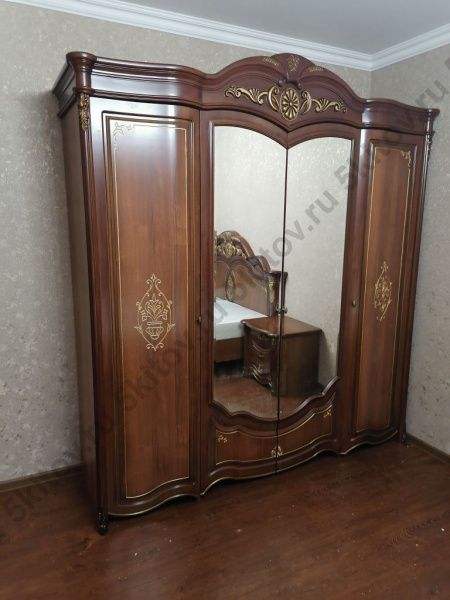 Комплект спальни Джулия 4С (кровать 1,8, тумба прикроватная-2шт., туал.стол с зеркалом, шкаф 4-х дверный), орех в Москве купить в интернет магазине - 5 Китов