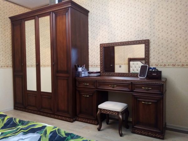 Комплект спальни Берта (кровать 1,6, тумба прикроватная 2шт., туал.стол с зеркалом, шкаф 4-х дверный), орех в Москве купить в интернет магазине - 5 Китов