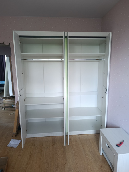 Комплект спальни Гарда белая (Кровать 1,8, тумба прикроватная 2шт., комод с зеркалом, шкаф 4-х дверный) в Москве купить в интернет магазине - 5 Китов