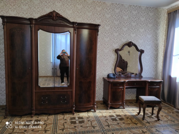 Комплект спальни Илона, караваджо, Эра (кровать 1,8, тумба прикроватная 2 шт., туалетный стол с зеркалом, пуф, шкаф 4-х дверный) в Москве купить в интернет магазине - 5 Китов