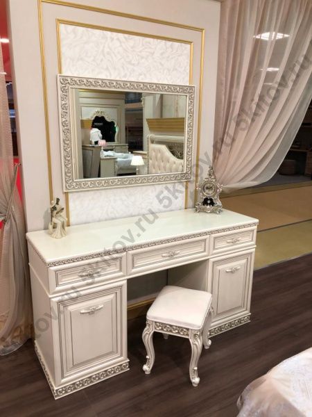Туалетный стол с зеркалом, пуф, Берта беж в Москве купить в интернет магазине - 5 Китов